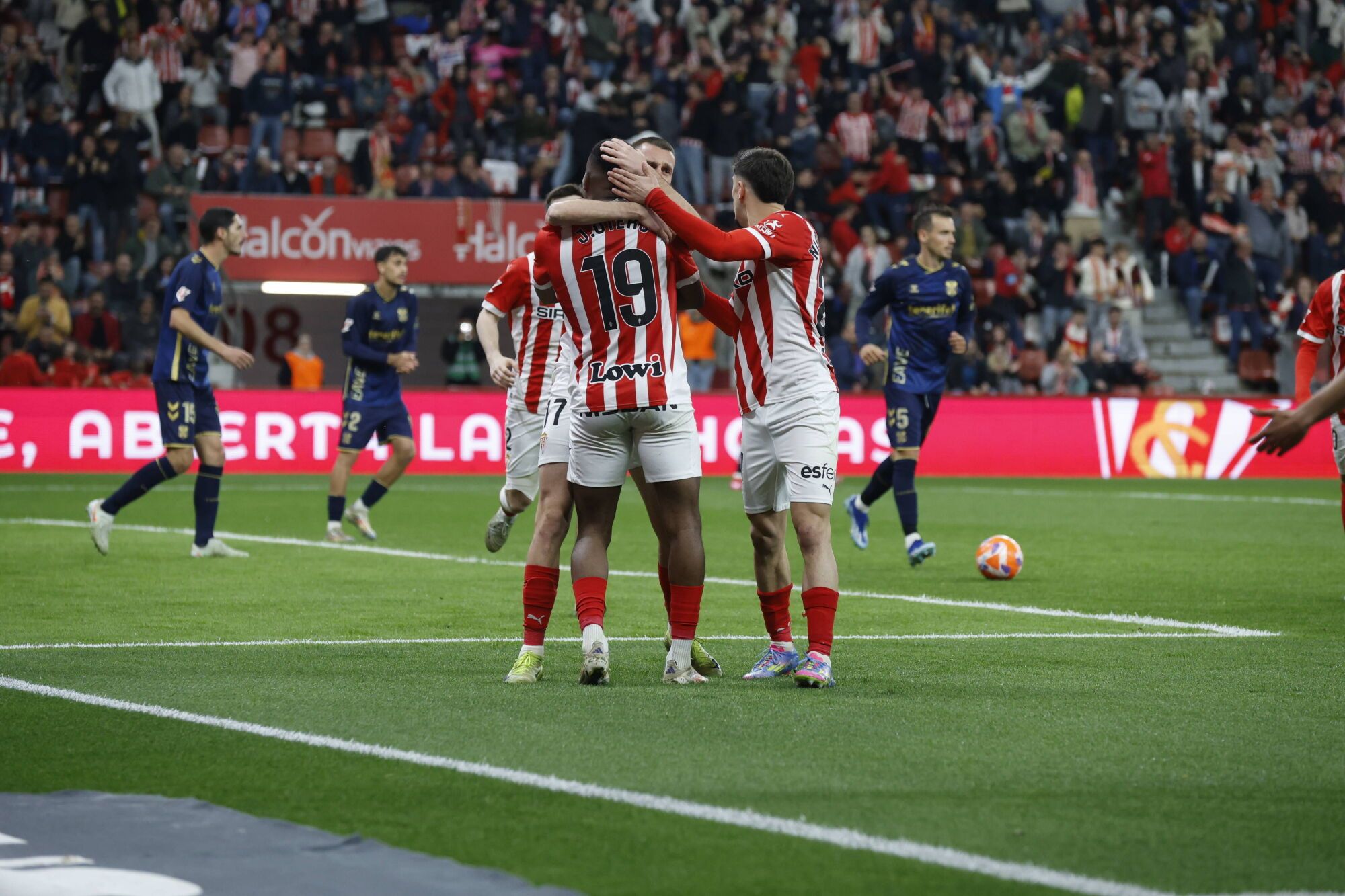 EN IMÁGENES: El Sporting - Tenerife disputado en El Molinón