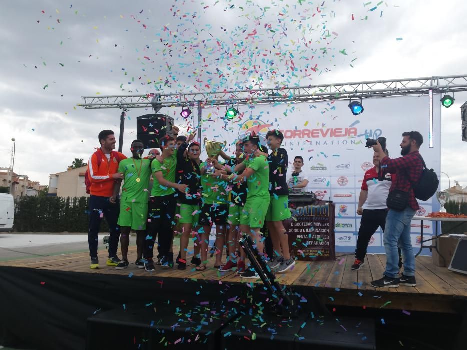 El Kelme se alza con el trofeo de fútbol Torrevieja International Cup 2016