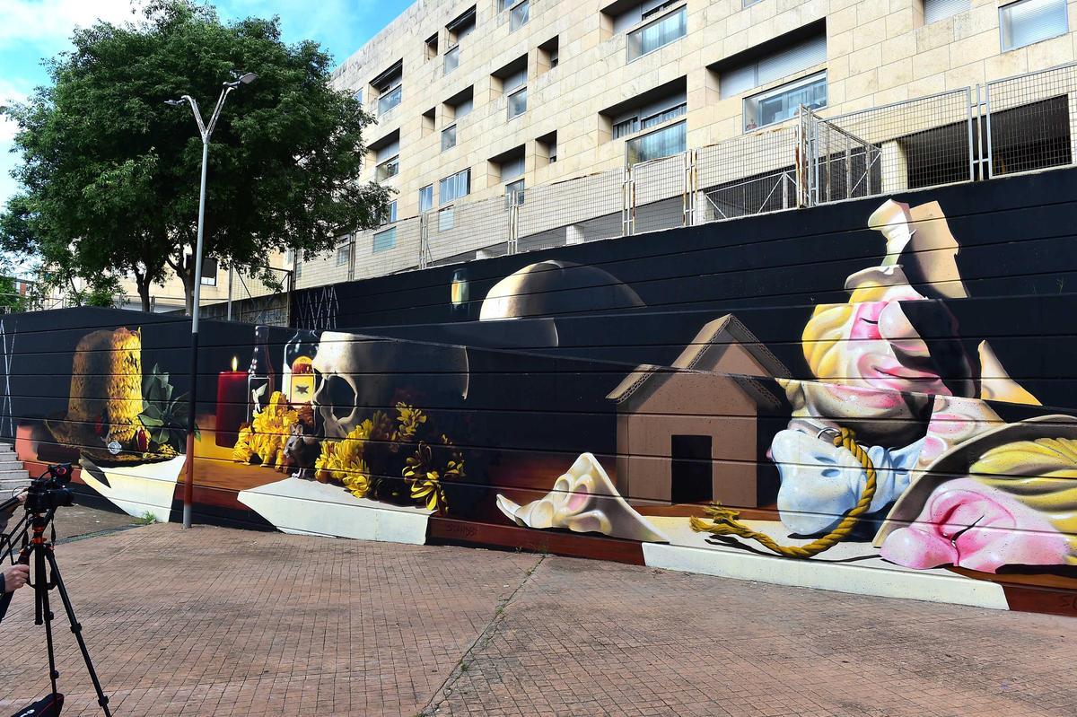 Fotogalería | Las primeras imágenes del macromural de Brea que unirá a Robe con Manolillo Chinato en Plasencia