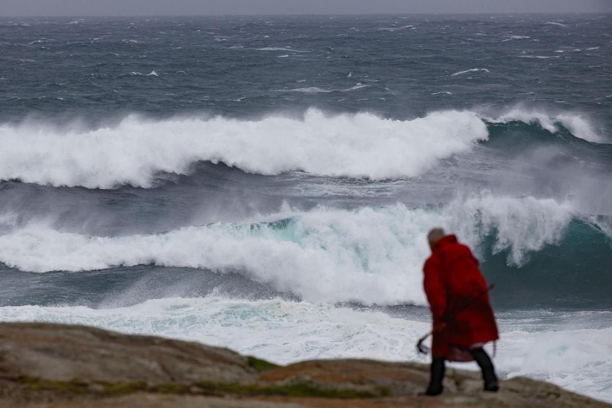 Todo el litoral gallego estará este jueves en aviso amarillo por fuertes vientos y olas de hasta 9 metros
