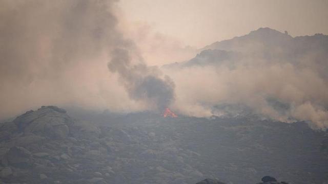 Vista del fum de l’incendi forestal a Mijares, Àvila, Castella i Lleó (Espanya).