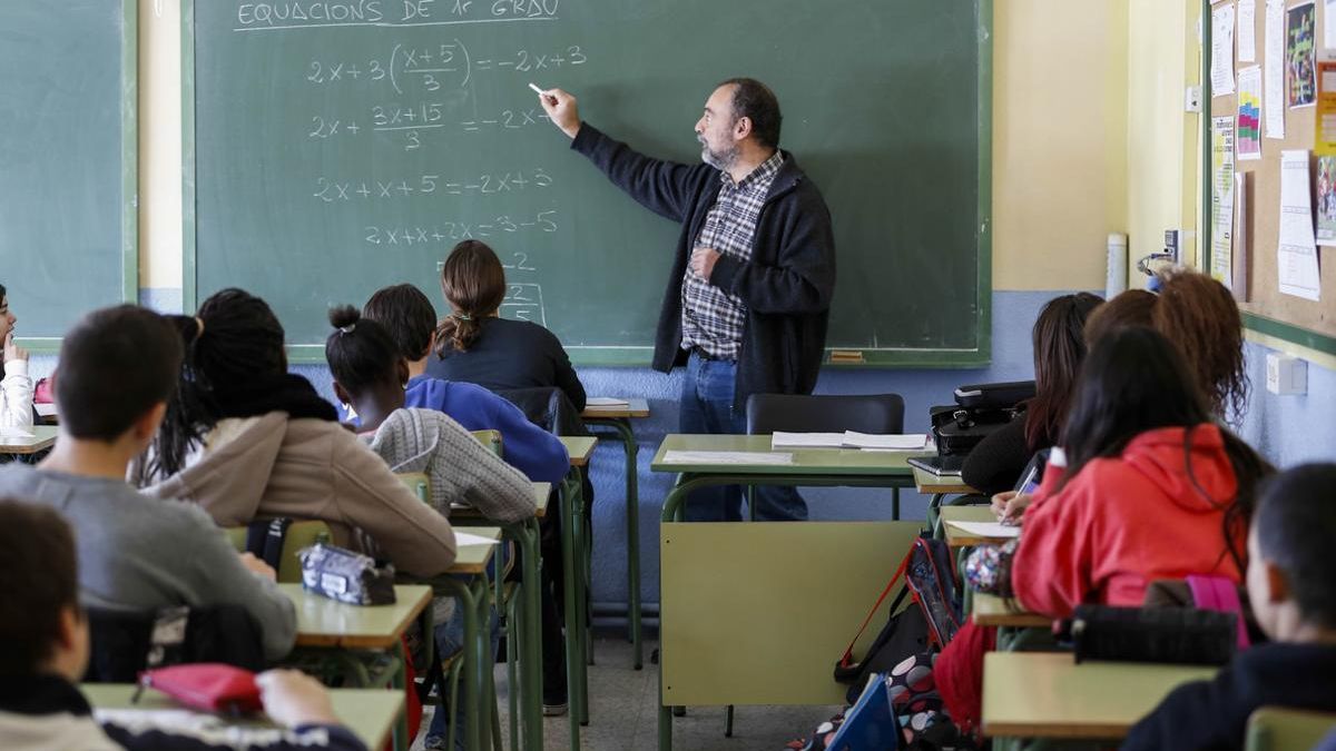 Un profesor dando clases.