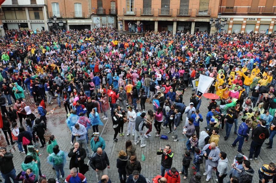 La lluvia no restó ambiente a la petición del Toro