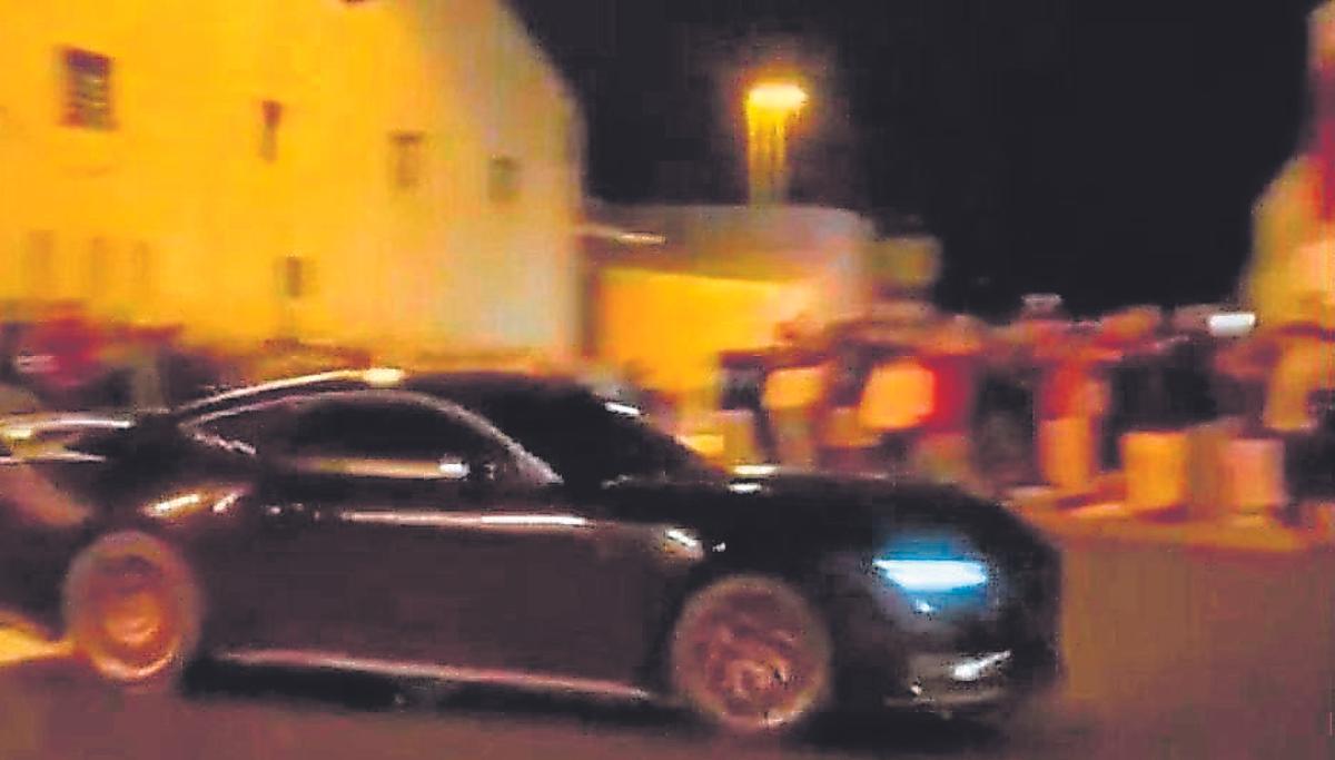 Uno de los coches que participó en la carrera ilegal el pasado domingo.