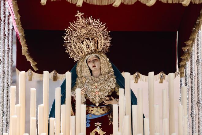 Imágenes de la salida procesional de Mediadora este Miércoles Santo 2025