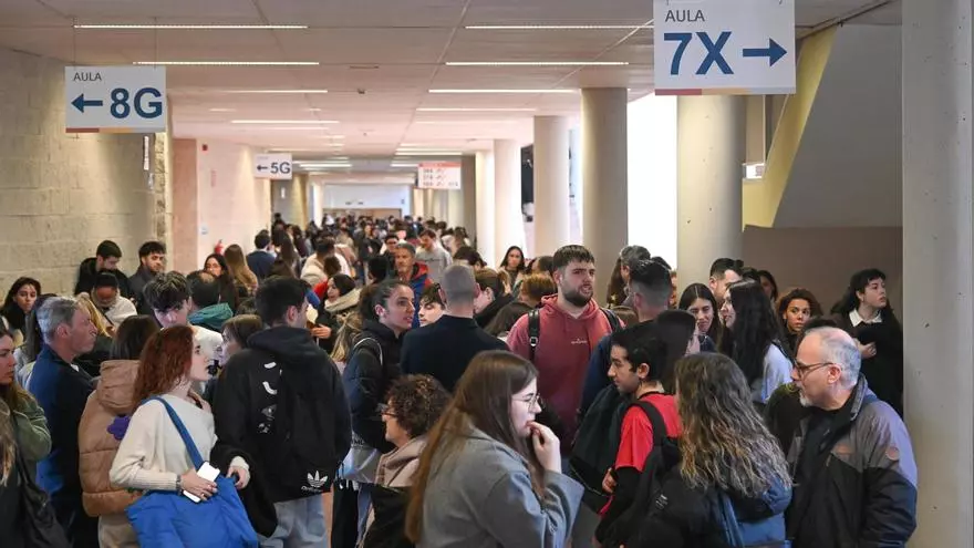 "Este es el último simulacro": más de 1.100 aspirantes se enfrentan en Alicante para elegir la especialidad en Sanidad