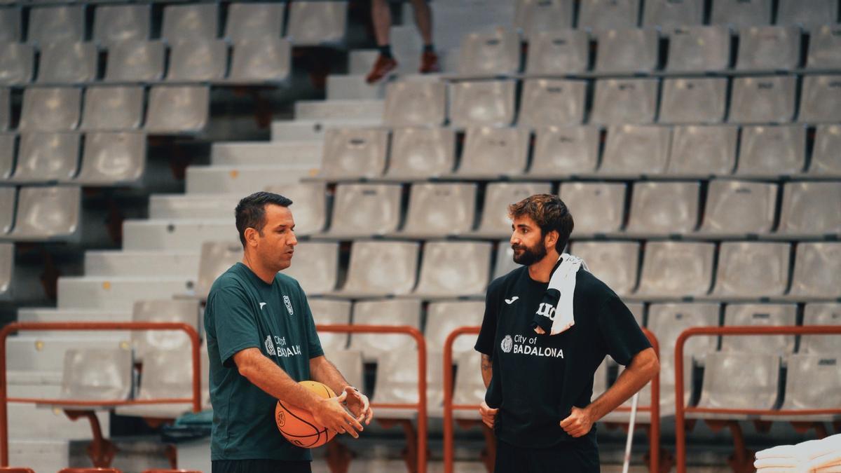 Dani Miret, a la izquierda, y Ricky Rubio en el Palacio de los Deportes de Gijón.