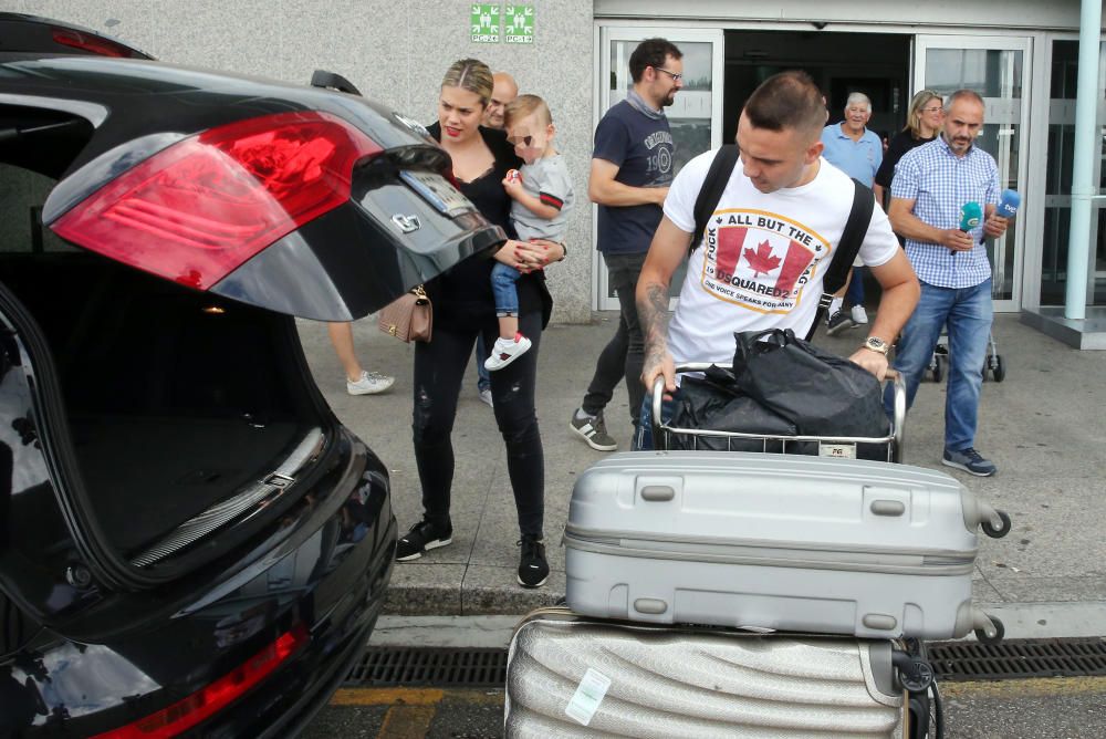 Así fue la llegada de Aspas al aeropuerto de Vigo