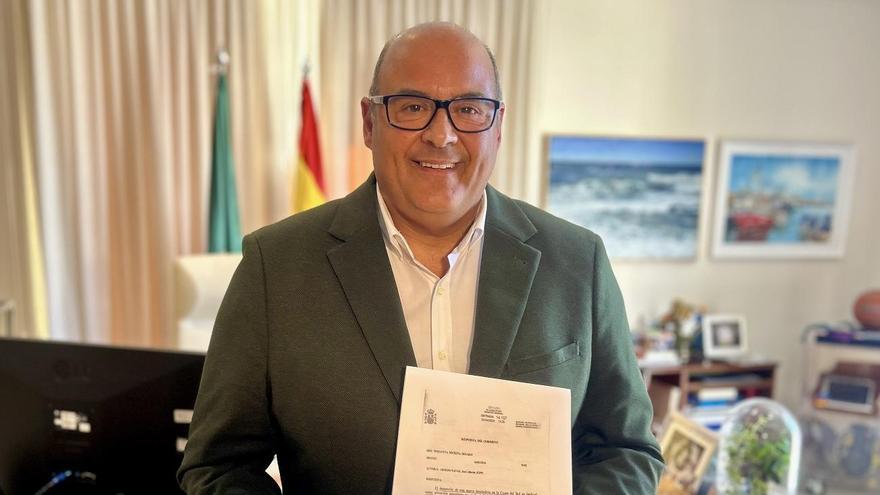 El alcalde veleño Jesús Lupiáñez exige al Gobierno que inicie ya las obras de la desaladora.