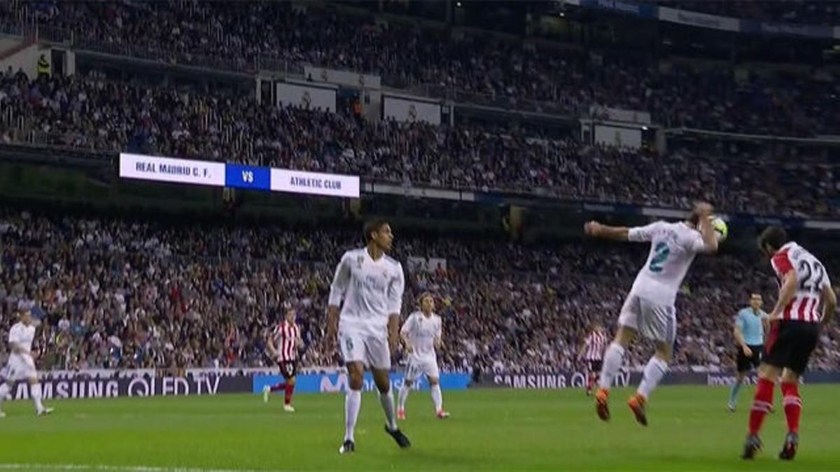 LALIGA | Real Madrid - Athletic (1-1): Carvajal se vistió de Navas y paró este remate de Raúl García