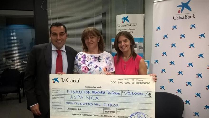 La obra social La Caixa da 24.000 € a dependencia