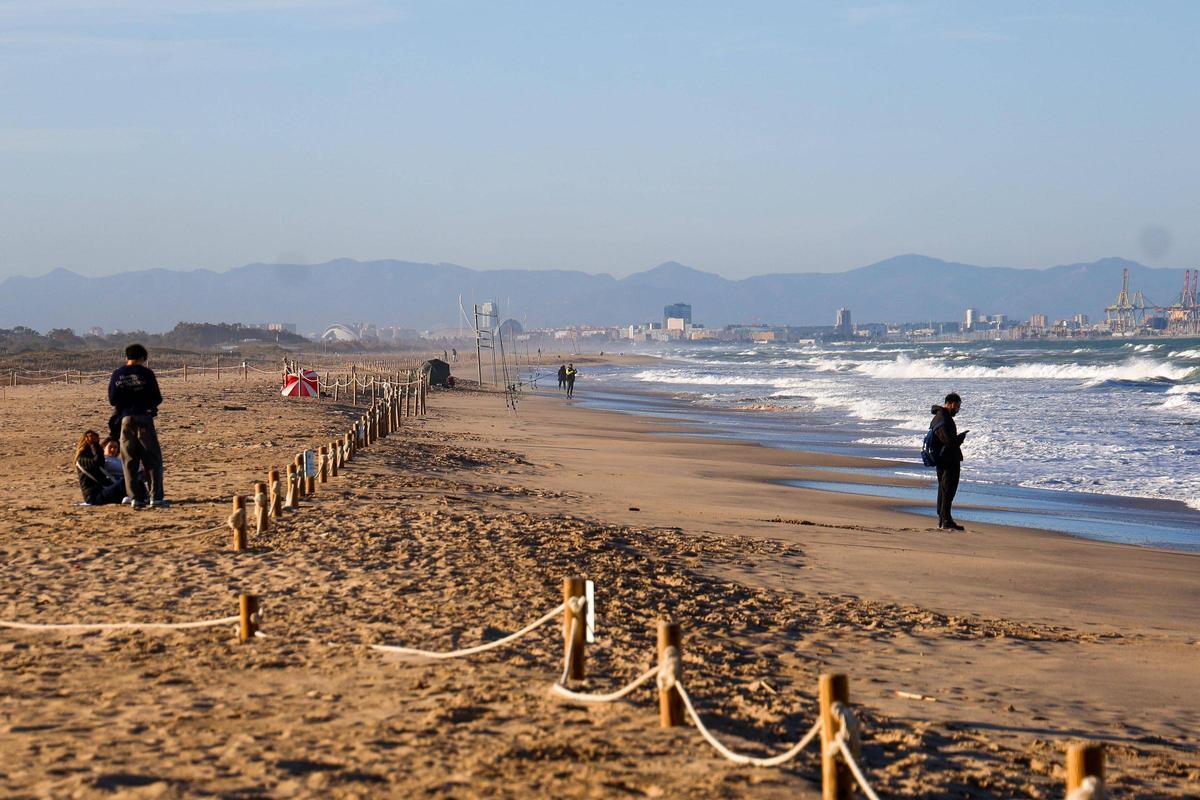 El mar en la playa de El Saler