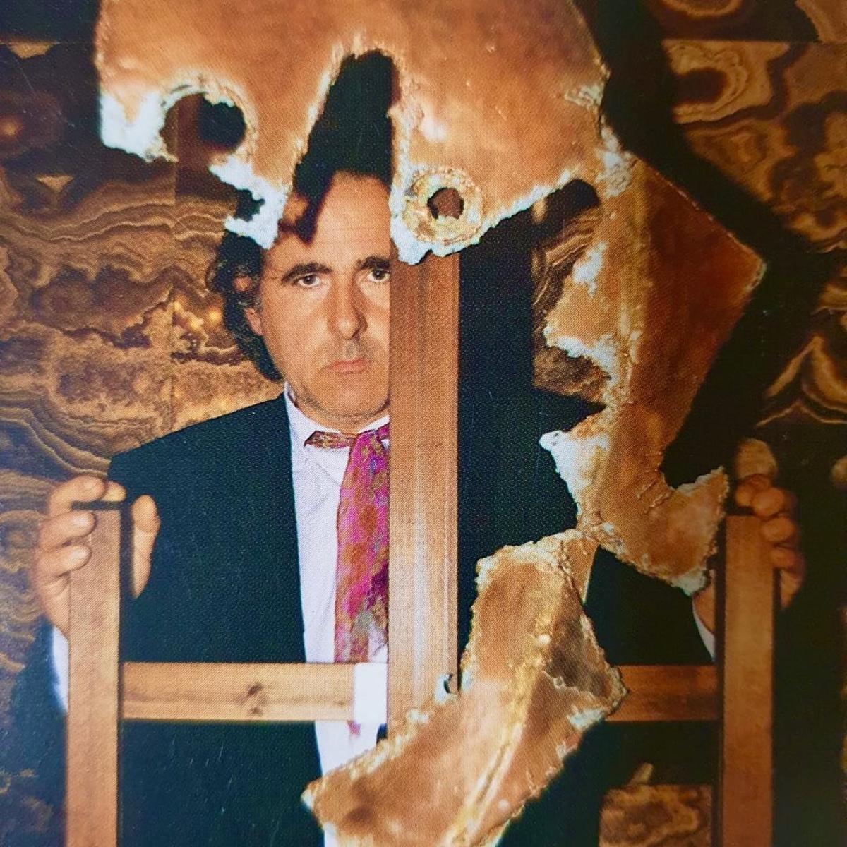 Joan Simó fou un polifacètic artista dadà, escultor, poeta i pintor.