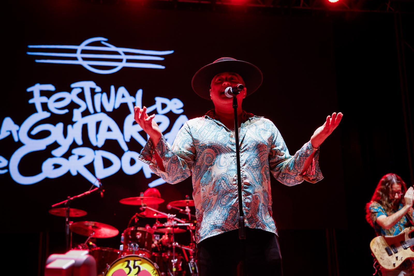 Los No me pises llenan de ritmo y humor el Festival de la Guitarra