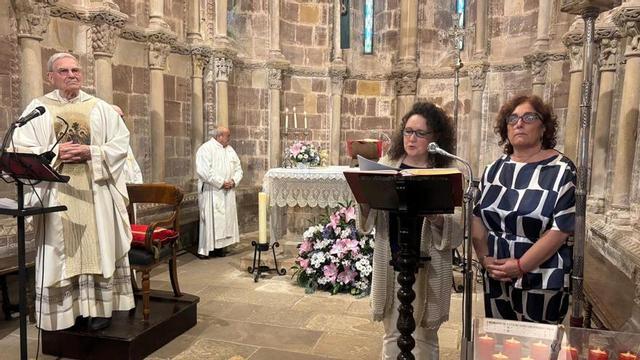 Capellán, a la izquierda, durante el homenaje.