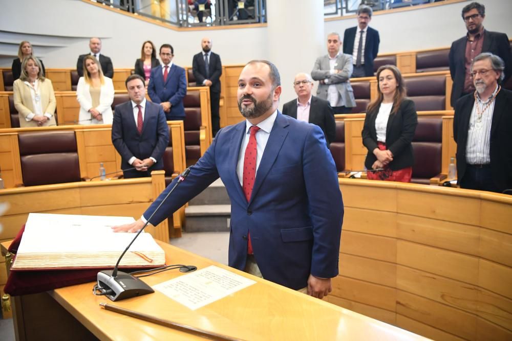 Fue elegido por 17 votos frente a los 14 otorgados a Rosa Gallego del PP. Ha anunciado un plan de lucha contra la despoblación rural en su investidura.