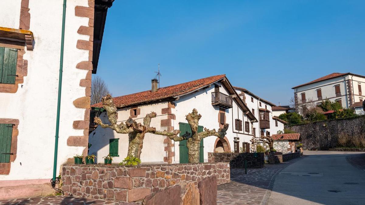 Vista de las casas tradiconales bascas en Zugarramurdi