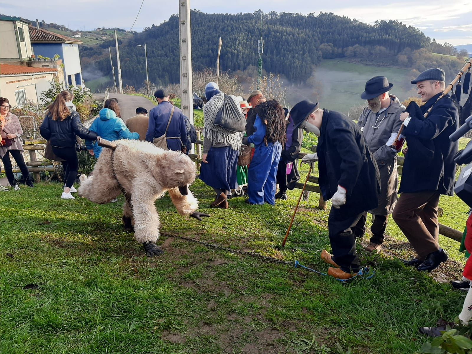 Los Aguilandeiros recorren San Xuan de Villapañada: así ha sido su recorrido por la parroquia moscona