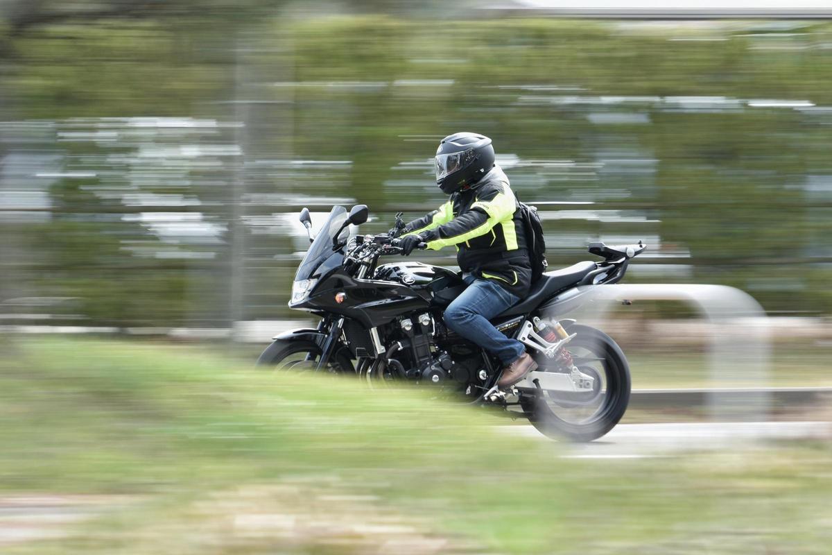 La DGT prohíbe desde ahora el uso de estos cascos para la moto, comprueba que no sea el tuyo y evita multas 2 Merca2.es Hay que cumplir las normas por seguridad vial