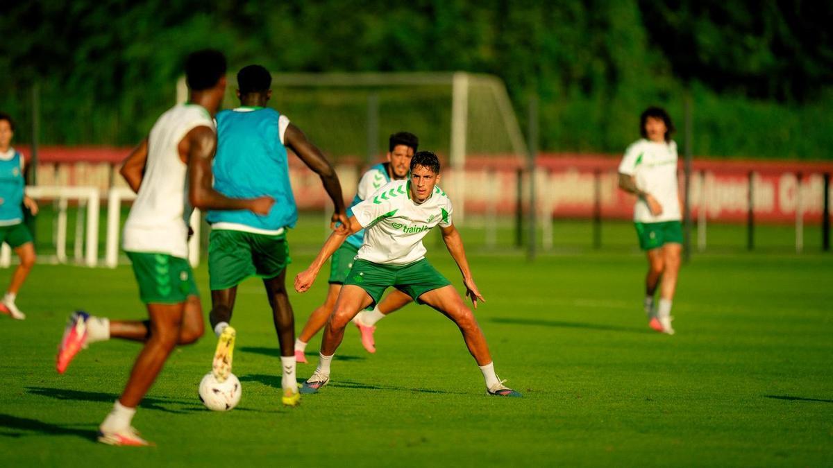 Vídeo | Entrenamiento del Betis previo al primer amistoso de pretemporada ante el VfLSportfreunde Lotte