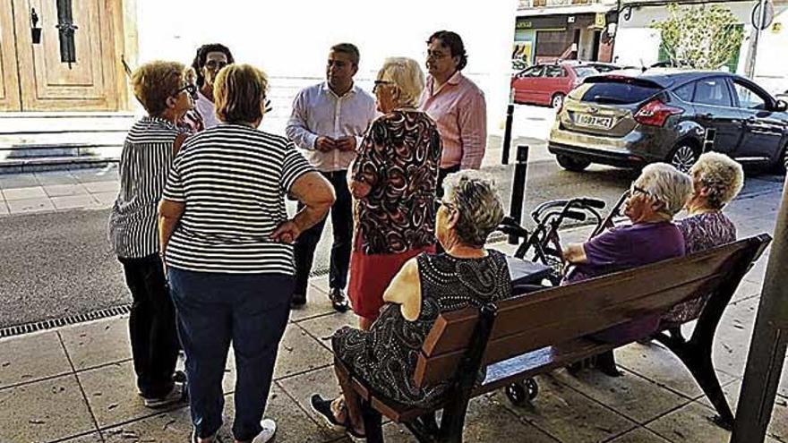 Moreno y Caballero hablan con los mayores afectados.