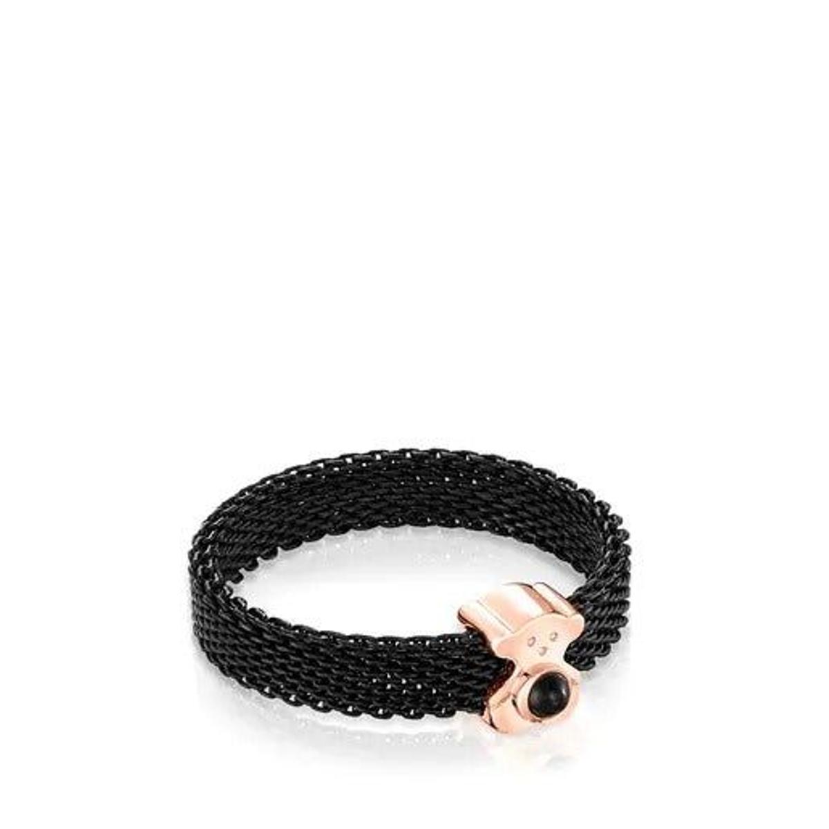 Anillo de Acero IP negro y Plata Vermeil rosa con Onix motivo Oso, de Tous (70 euros)