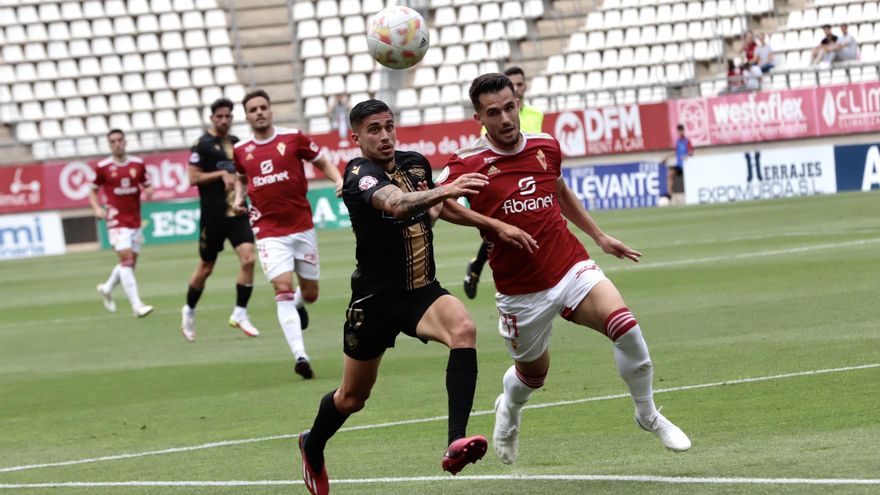 El Real Murcia empieza por la defensa con el fichaje de Cristo Romero