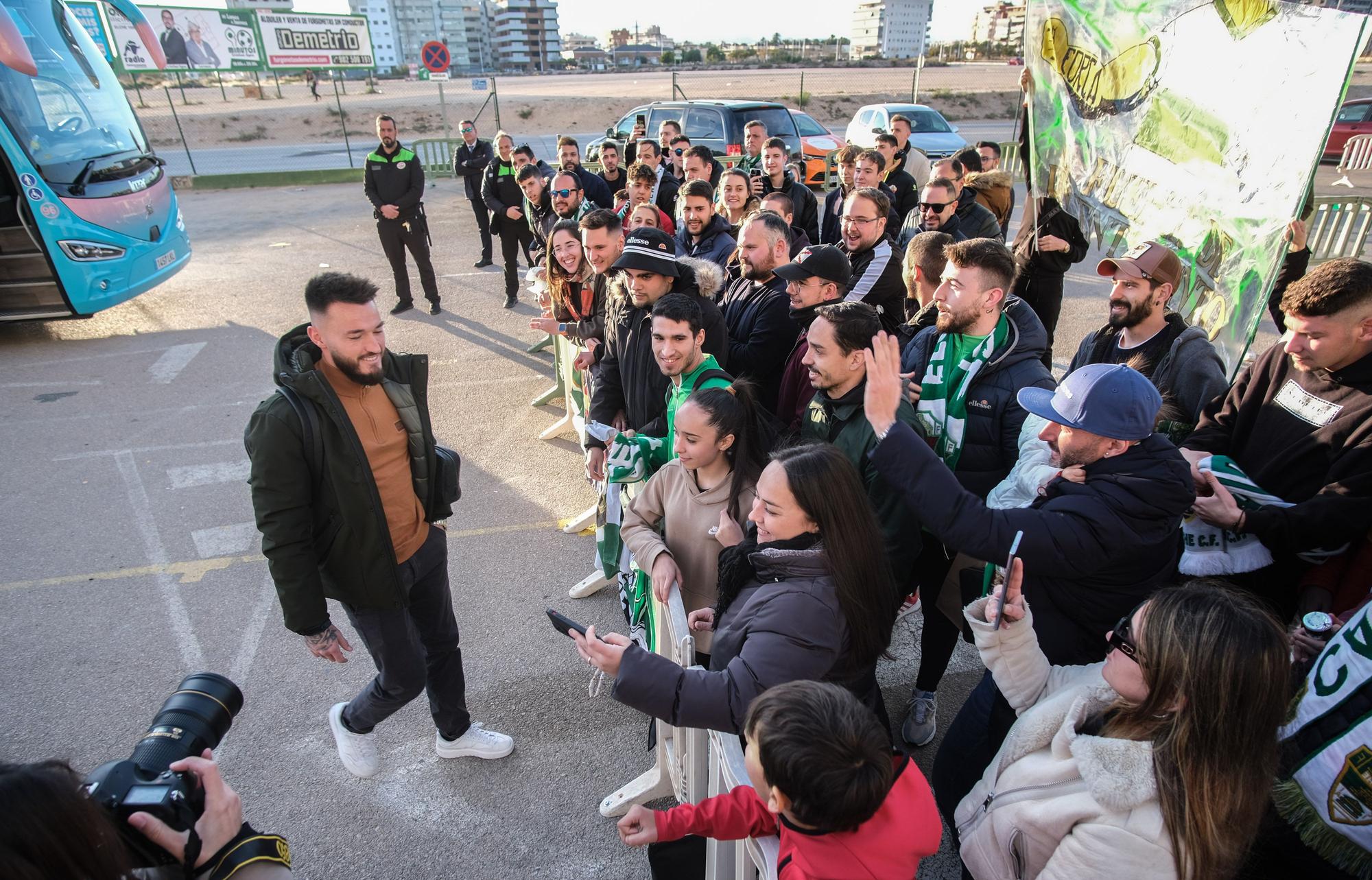 Así ha despedido la afición del Elche CF a la plantilla en su partida hacia Sevilla