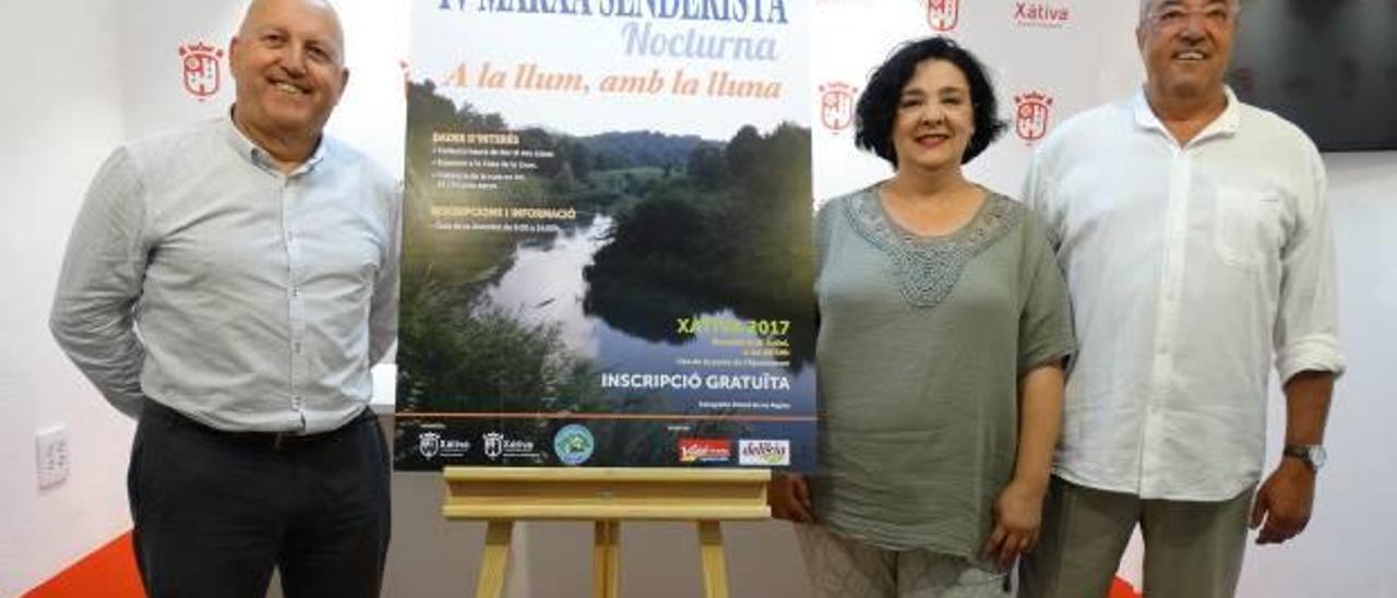 Aldavero, Gimeno y Pardo en al presentación de la marcha senderista.