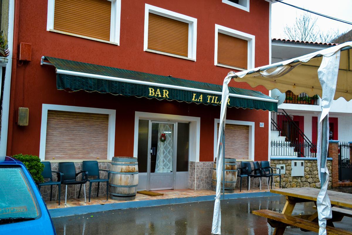 Fachada del bar La Tilar que cuenta también con una hermosa terraza, muy solicitada con buen tiempo.