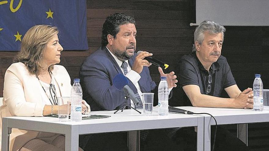 Moliner pide a los municipios que ‘vendan’ el azulejo para uso urbano