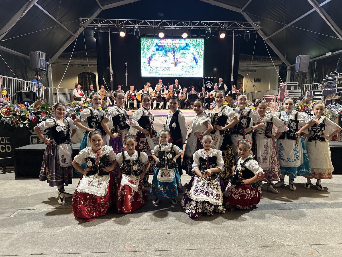 Coros y Danzas.