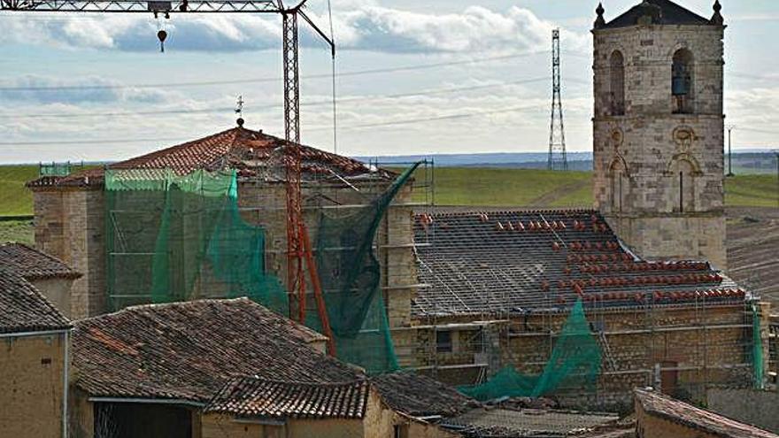 Estado que presentan las obras de restauración de la cubierta de la iglesia de San Miguel de Abezames.