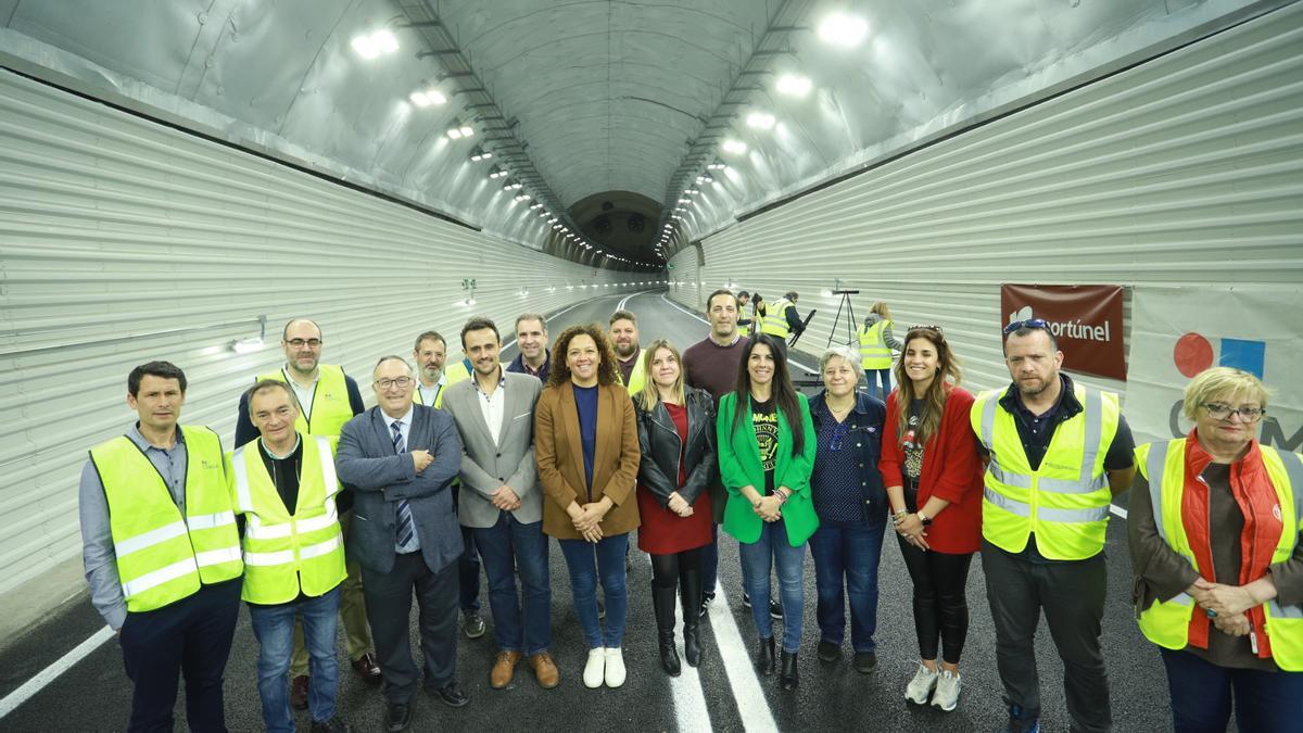 Vertreter des Inselrats im modernisierten Tunnel.