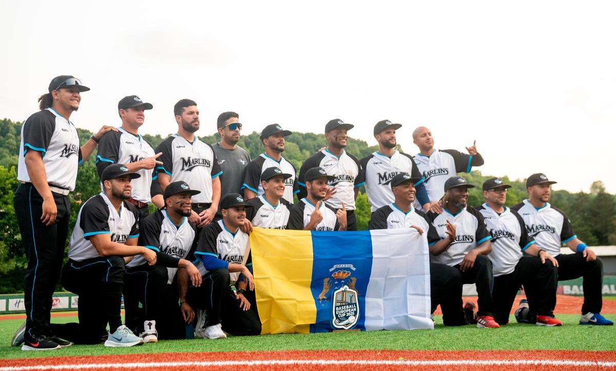 La plantilla del Tenerife Marlins celebrando el título de la Baseball European Cup la pasada temporada / WORLD BASEBALL SOFTBALL CONFEDERATION EUROPE