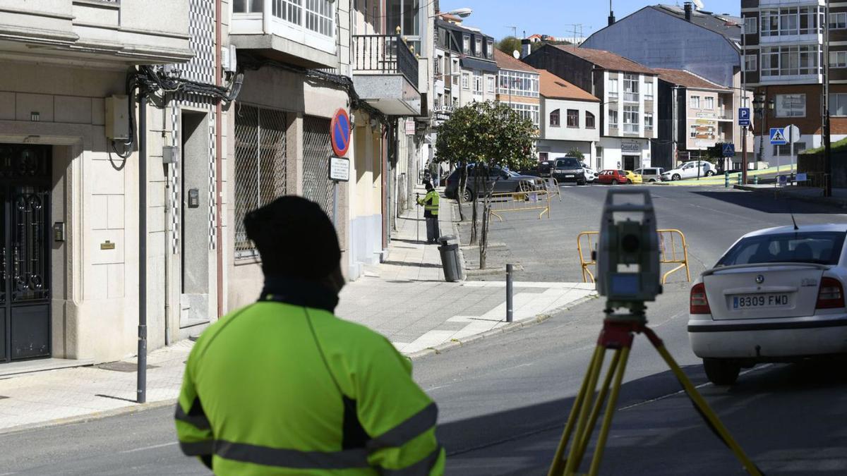 Inician el estudio geotécnico en la calle Areal.  | BERNABÉ/JAVIER LALÍN