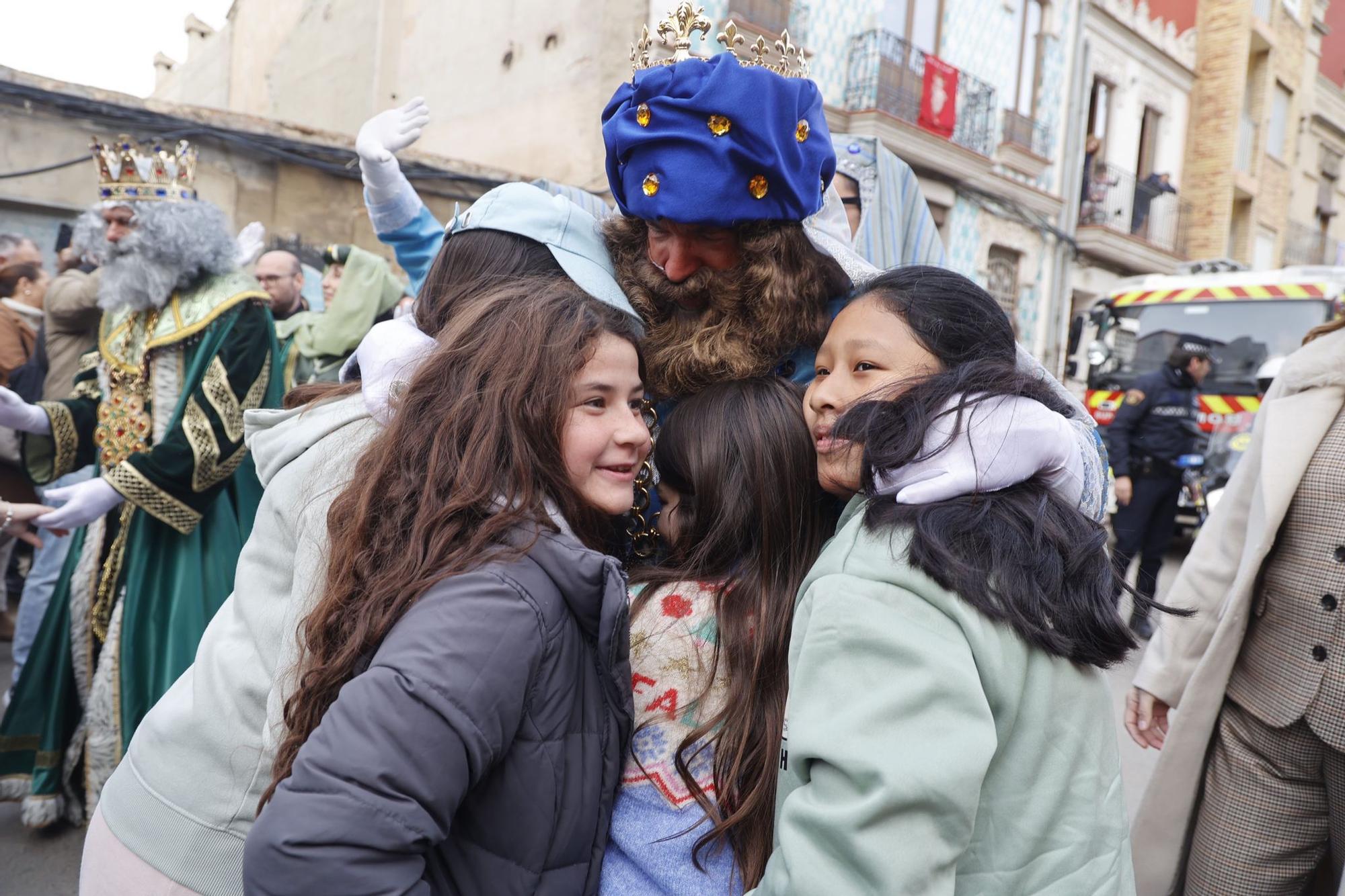Los Reyes Magos siguen en València y visitan las pedanías afectadas por la dana