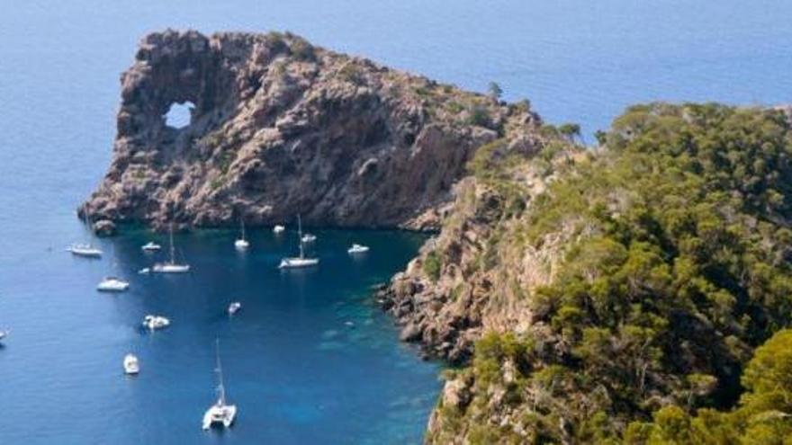 Der Lochfelsen Sa Foradada auf Mallorca ist ein beliebtes Ausflugsziel