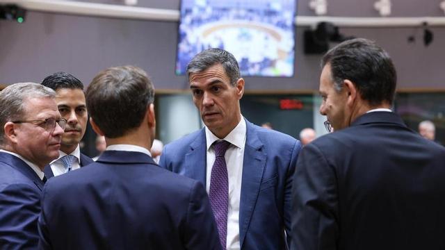 El president del Govern, Pedro Sánchez, al costat d’altres líders europeus.