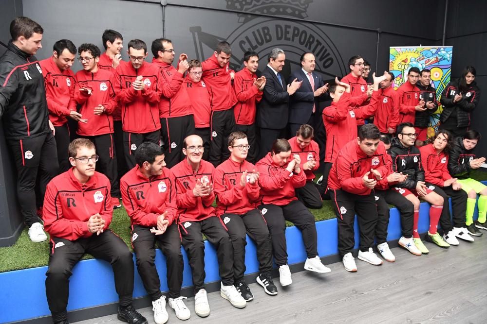 Tino Fernández presenta el patrocinio del patrocinio de R al equipo genuine hasta junio de 2020