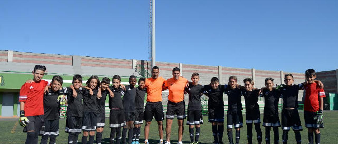 La plantilla del alevin A de Las Majoreras Guayadeque, subcampeón en el grupo II de la Preferente y representante canario en la fase nacional de la DNC.