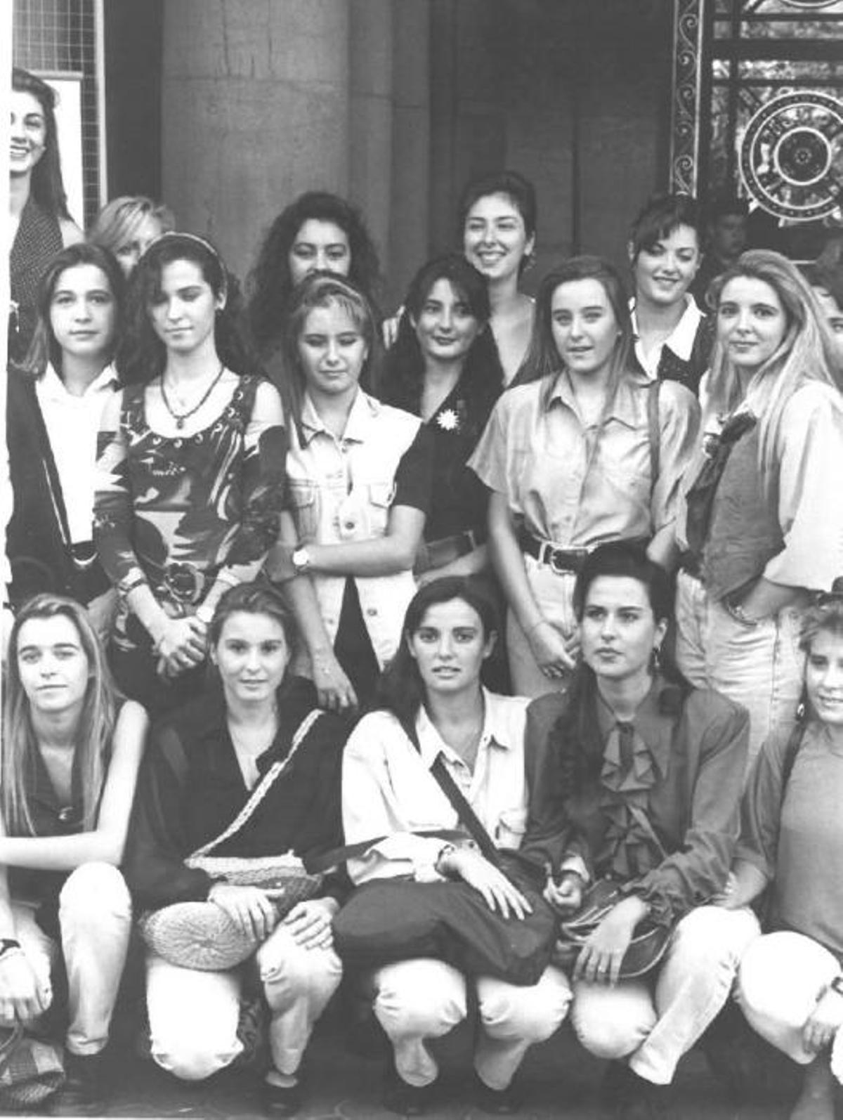 La elección de 1993 estuvo precedida de un hecho inusual: las finalistas fueron invitadas a pasar una jornada de convivencia. Fue en octubre, un mes antes de la elección, y los jurados no estuvieron presentes porque no se conocían.