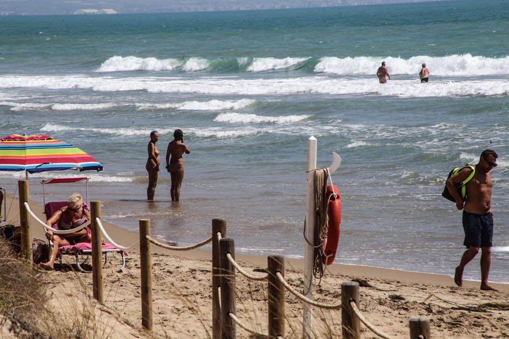 Tramo de la playa de Guardamar donde una pareja murió ahogada