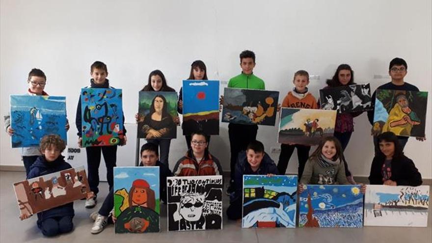 Los escolares exponen su arte en la ludoteca