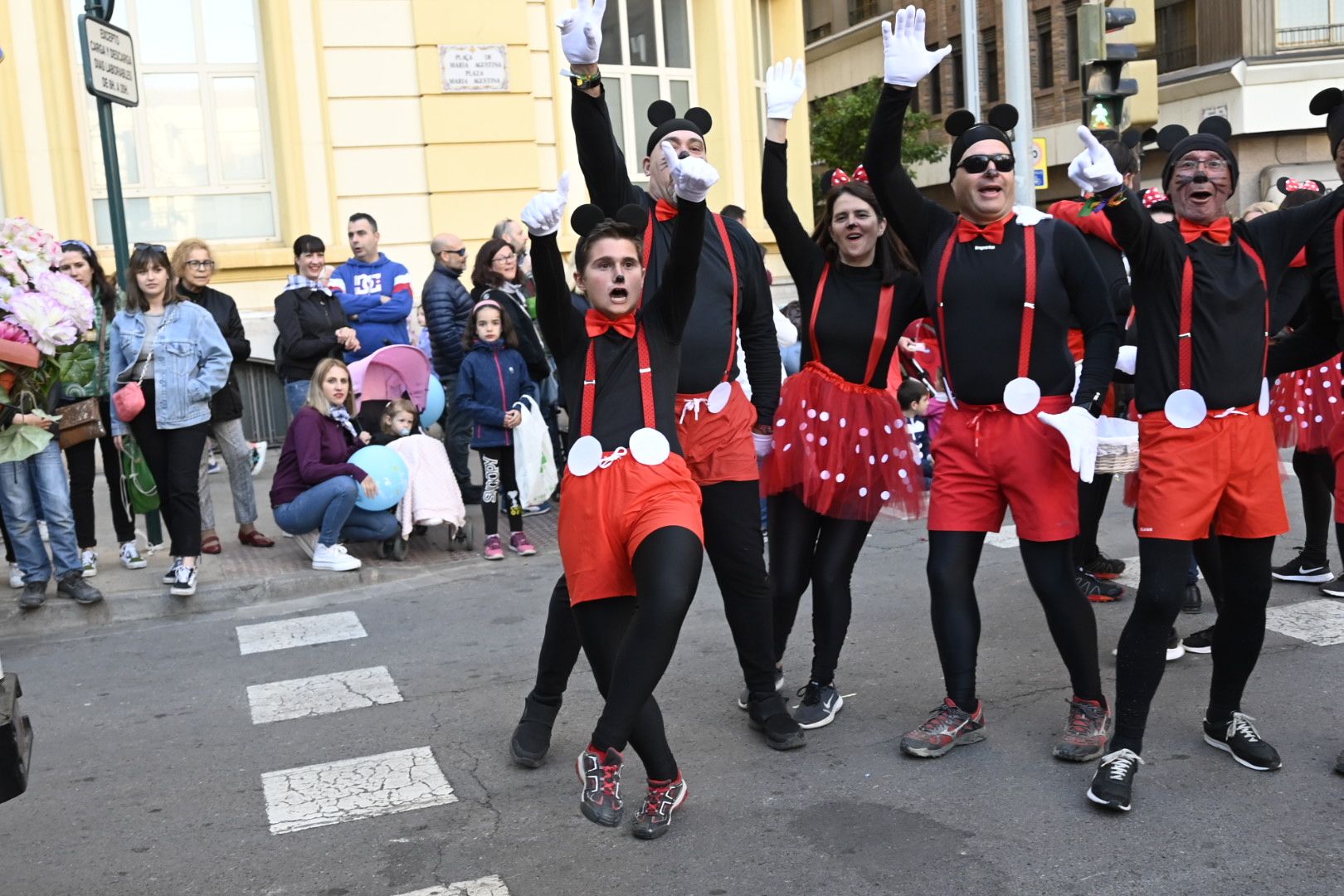 Desfile de collas y carros