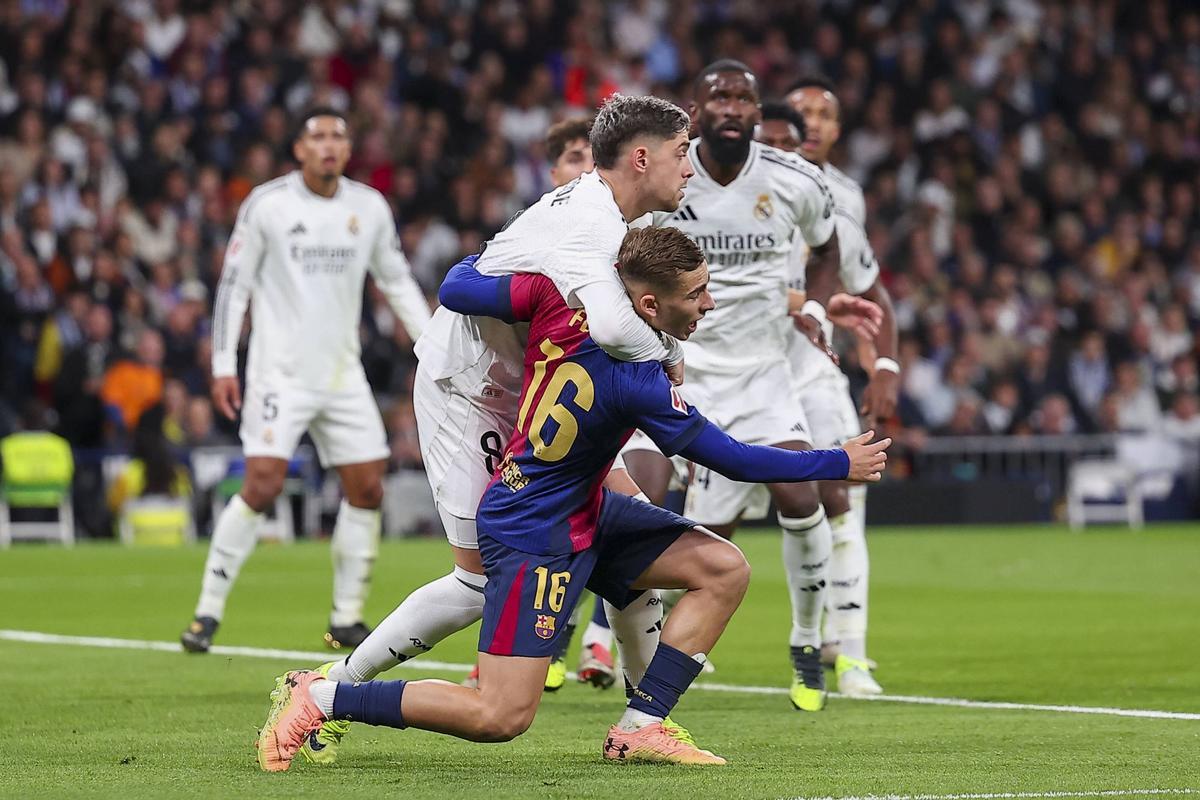 El Barcelona arrolla al Real Madrid en el Bernabeu | FOTOS