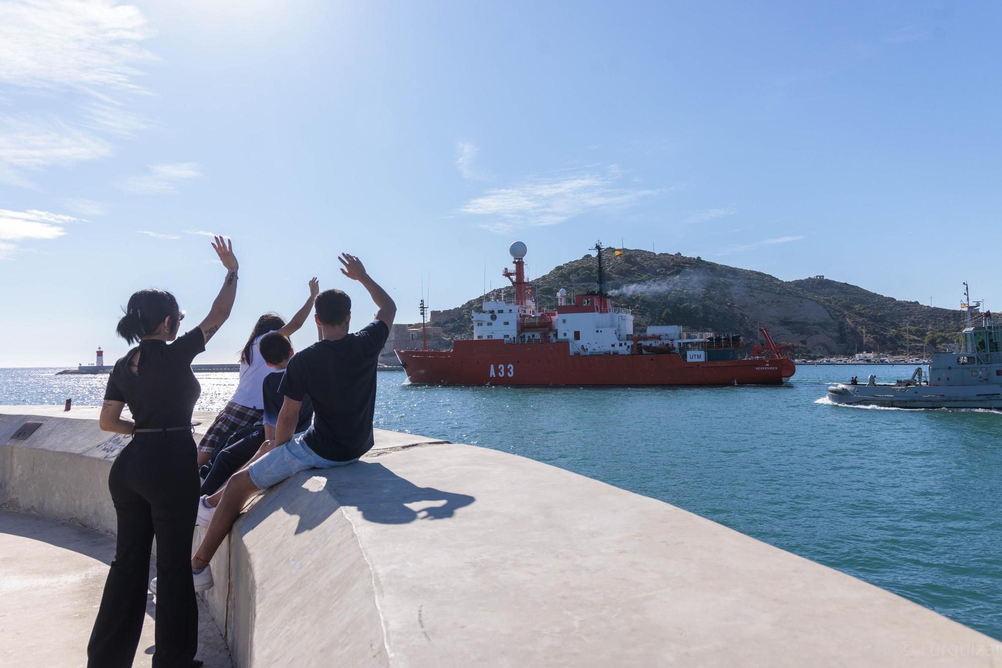 Las imágenes de la despedida del buque Hespérides en Cartagena