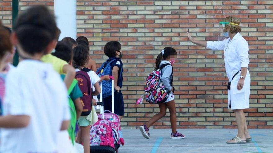 Unos 600 alumnos más de 30 centros empiezan la semana en cuarentena