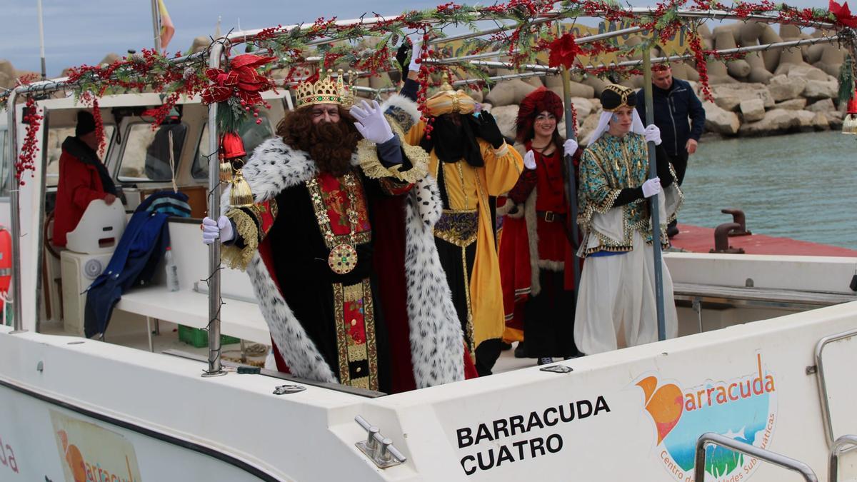 Vídeo: Los Reyes Magos llegan en barco al puerto de Alcossebre