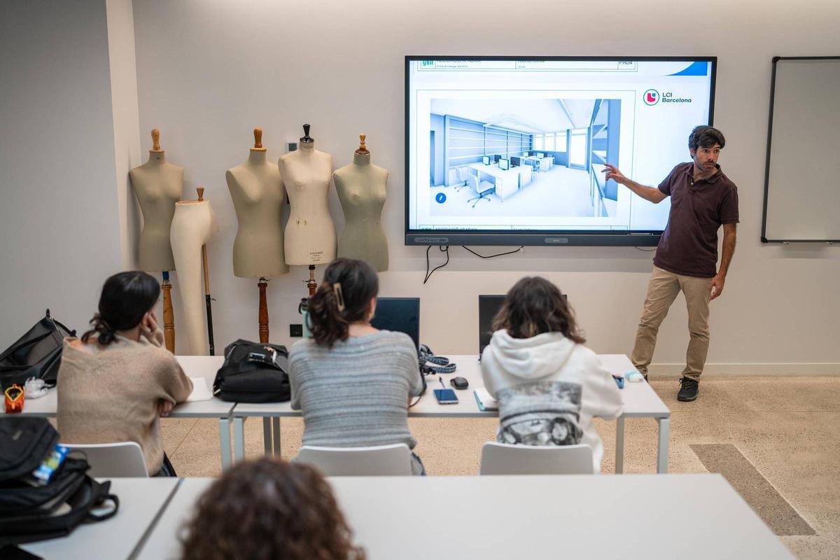 Una de las clases del grado de Diseño de Interiores. Una de las clases del grado de Diseño de Interiores.